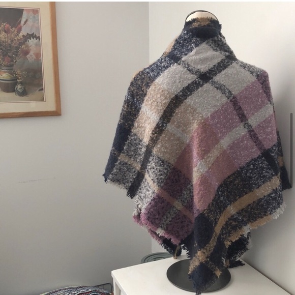 Pretty & Soft Shawl Wrap Scarf - Picture 7 of 8